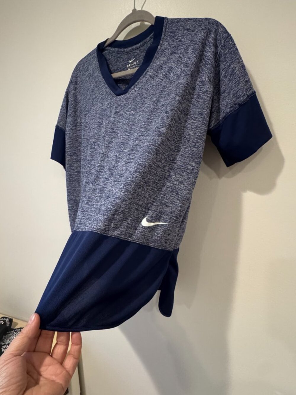 Nike Dri-FIT Heather Blue V-Neck Tee – Women’s M 💙🔥 - Picture 4 of 9